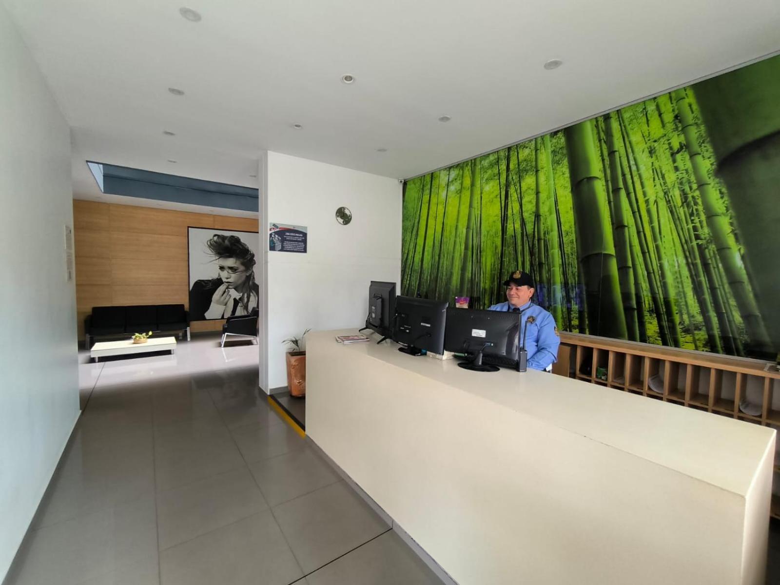 Lovely Studio-apartment In 801 Apartment